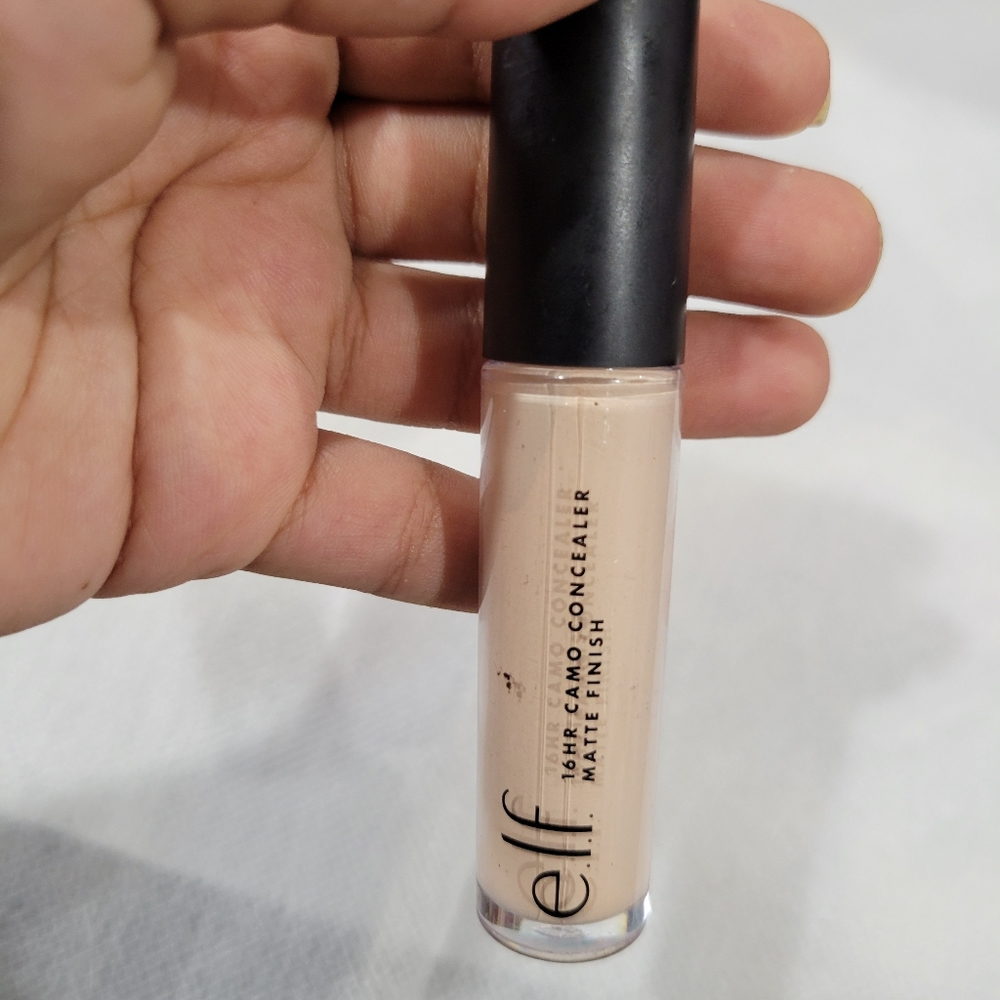 16HR Camo Concealer Light Peach (light w/ rosy peach undertone)